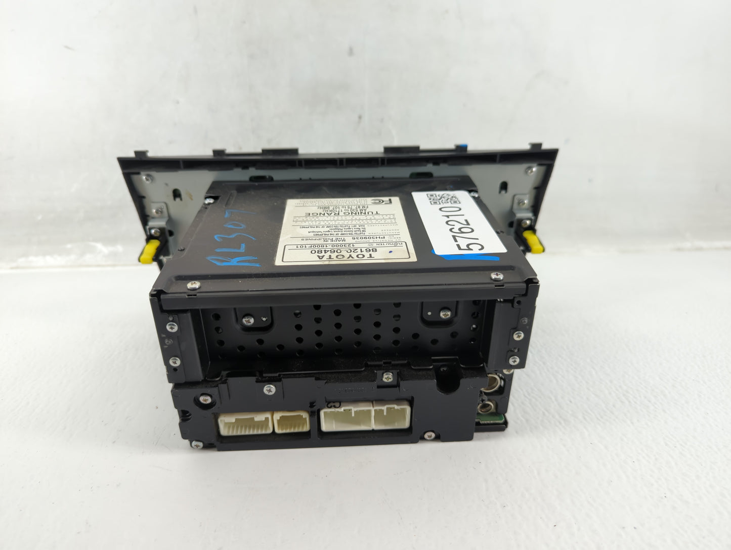 2010-2011 Toyota Camry Radio AM FM Cd Player Receiver Replacement P/N:86120-06480 Fits Fits 2010 2011 OEM Used Auto Parts - 