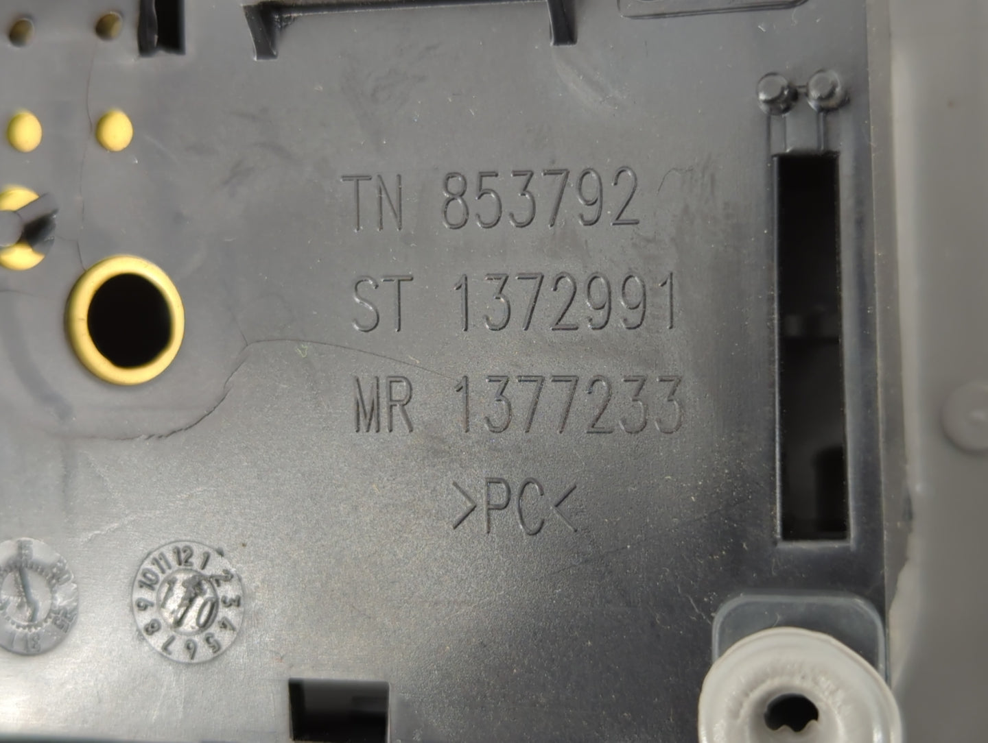 2011 Toyota Camry Overhead Roof Console - Oemusedautoparts1.com