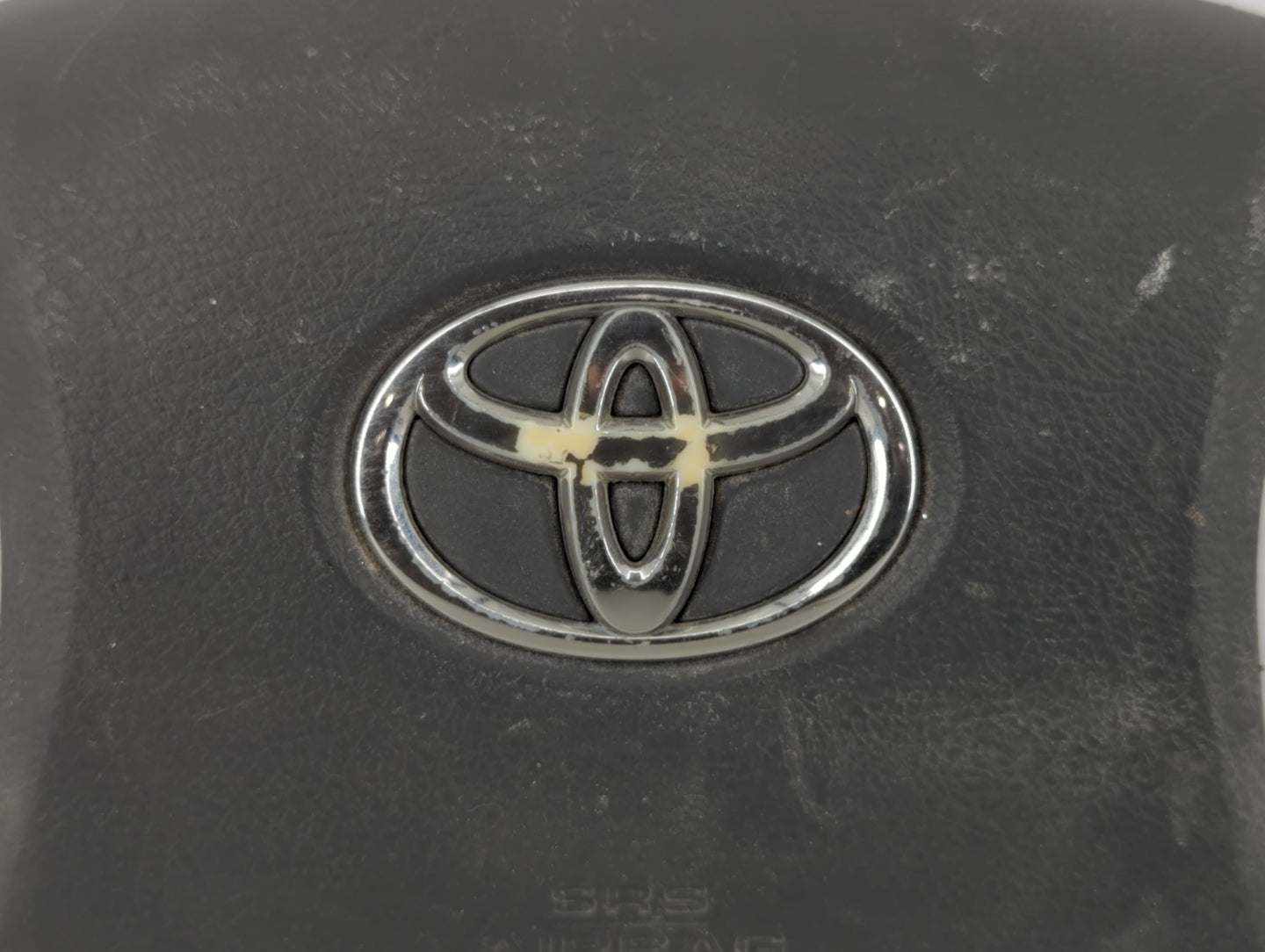 2010-2011 Toyota Camry Air Bag Passenger Right Knee OEM P/N:BAMPT1-1120 Fits Fits 2010 2011 OEM Used Auto Parts - Oemusedaut
