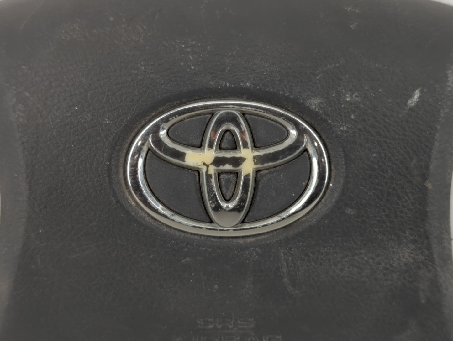 2010-2011 Toyota Camry Air Bag Passenger Right Knee OEM P/N:BAMPT1-1120 Fits Fits 2010 2011 OEM Used Auto Parts - Oemusedaut