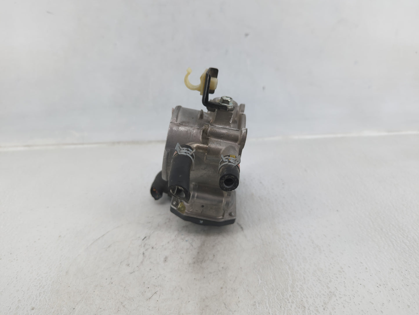 2010-2017 Toyota Camry Throttle Body P/N:22030-0V010 Fits Fits 2009 2010 2011 2012 2013 2014 2015 2016 2017 2018 2019 OEM Us