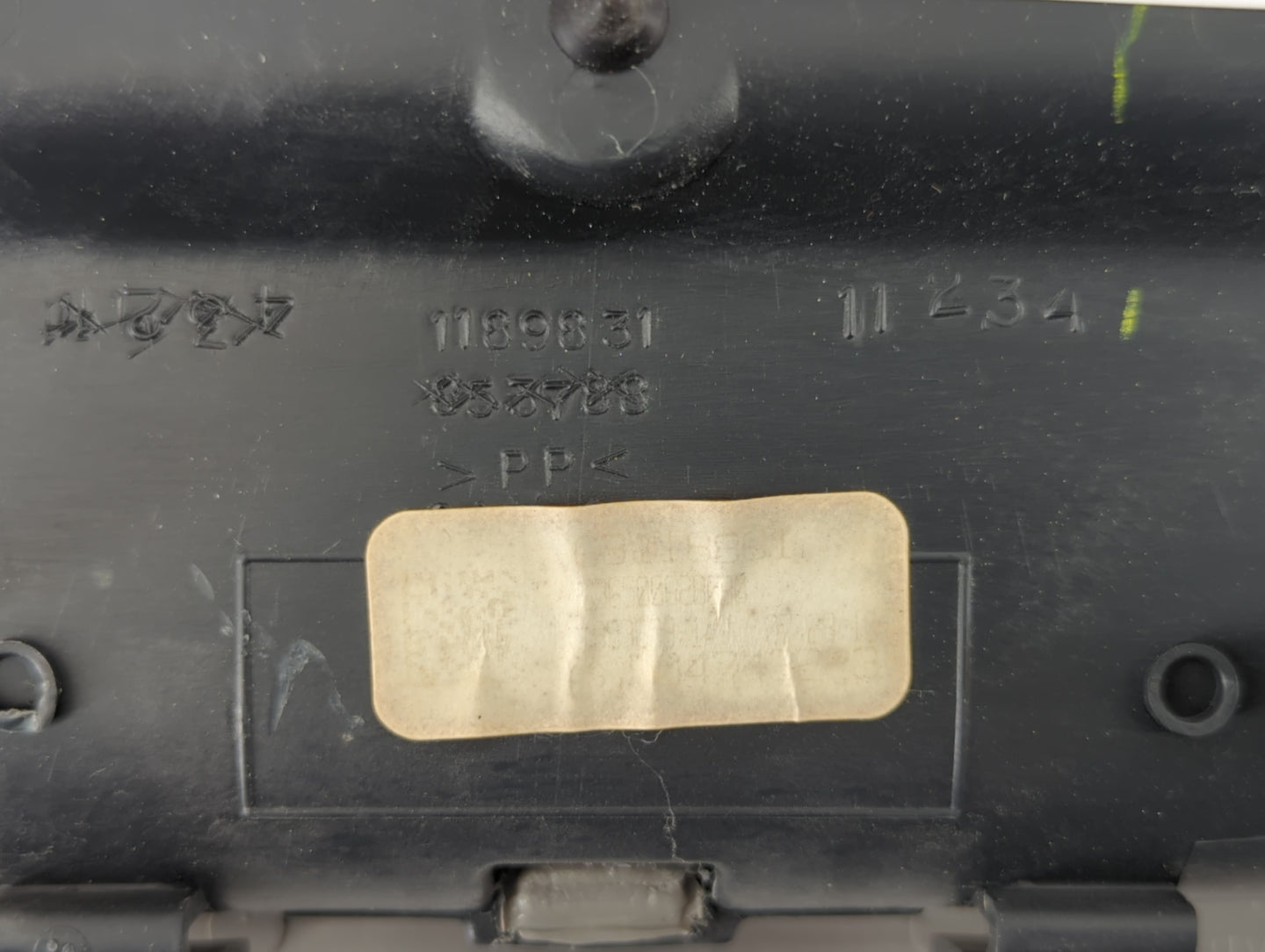 2011 Toyota Camry Overhead Roof Console - Oemusedautoparts1.com