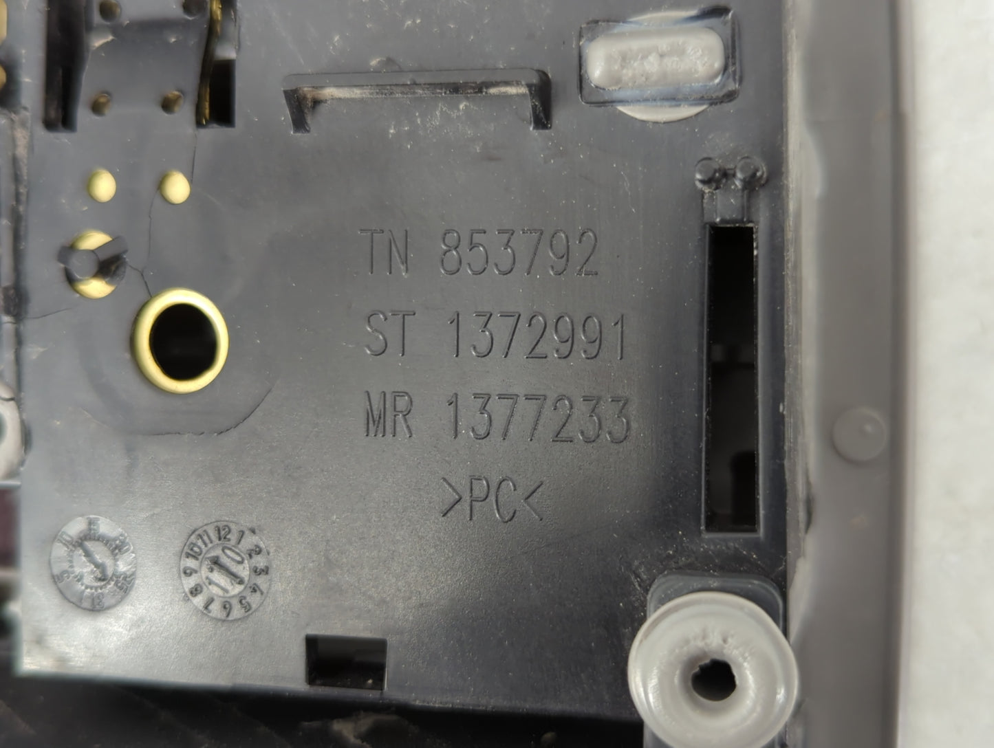 2011 Toyota Camry Overhead Roof Console - Oemusedautoparts1.com
