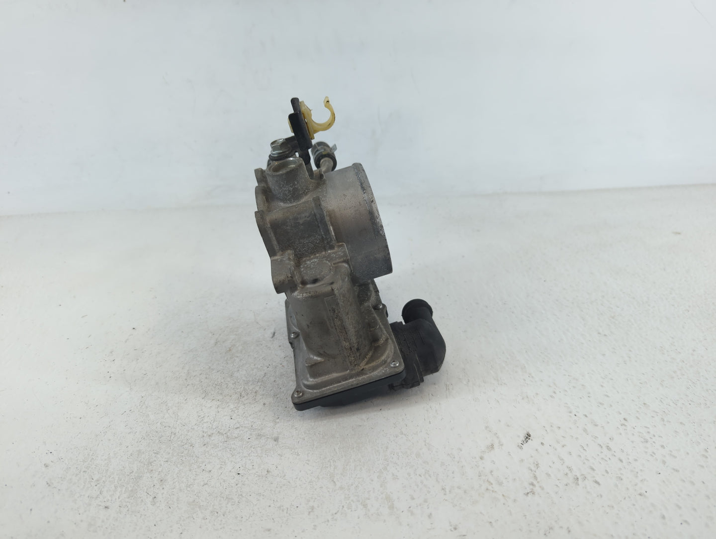 2010-2017 Toyota Camry Throttle Body P/N:22030-0V010 Fits Fits 2009 2010 2011 2012 2013 2014 2015 2016 2017 2018 2019 OEM Us