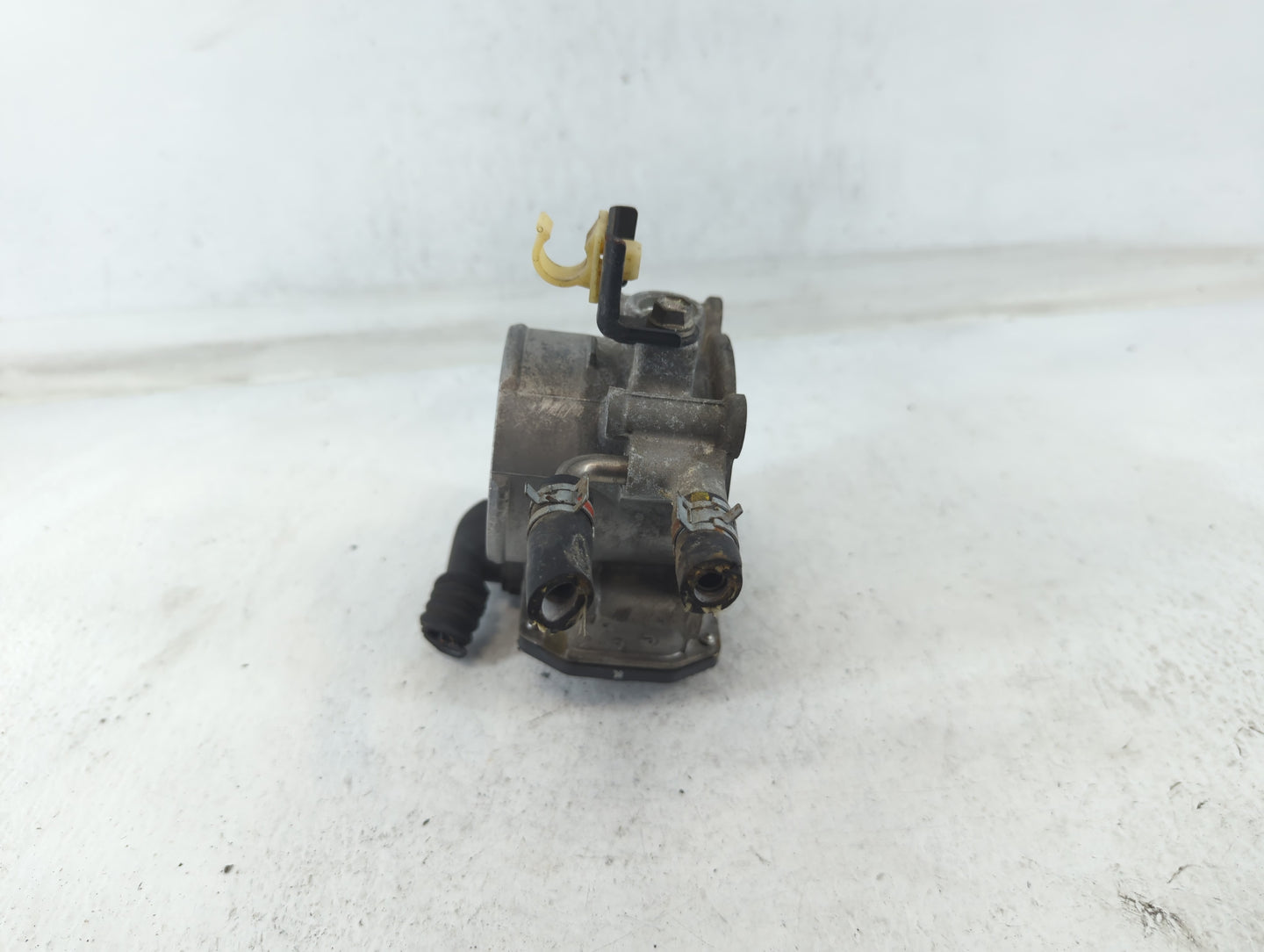 2010-2017 Toyota Camry Throttle Body P/N:22030-0V010 Fits Fits 2009 2010 2011 2012 2013 2014 2015 2016 2017 2018 2019 OEM Us