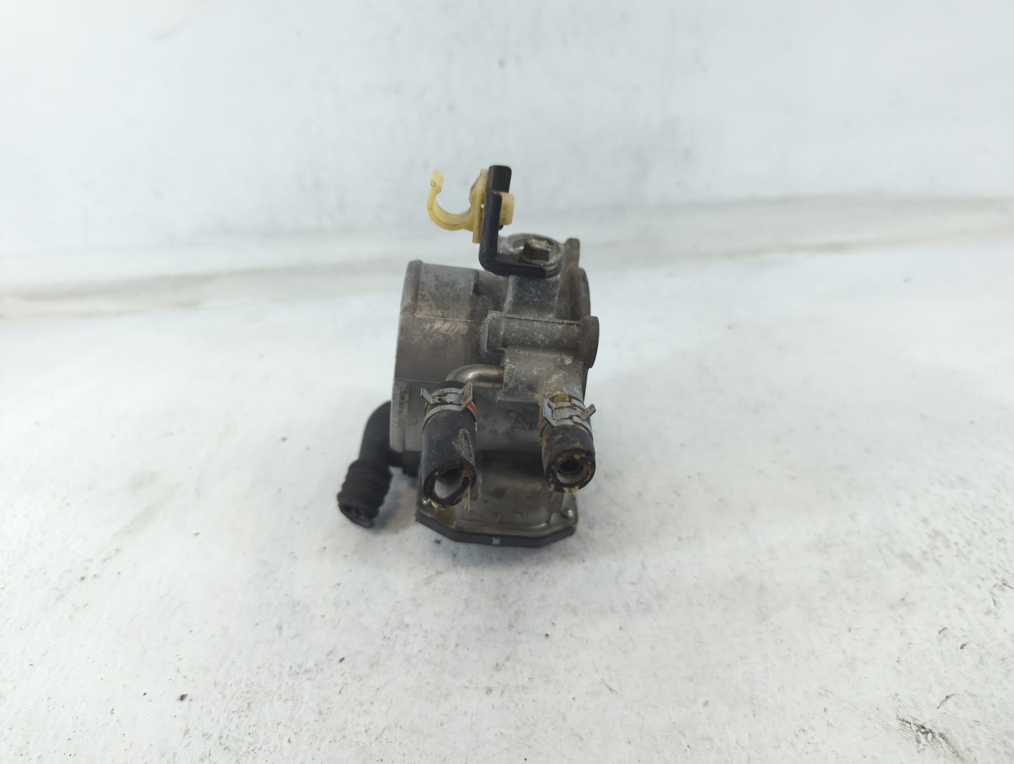 2010-2017 Toyota Camry Throttle Body P/N:22030-0V010 Fits Fits 2009 2010 2011 2012 2013 2014 2015 2016 2017 2018 2019 OEM Us