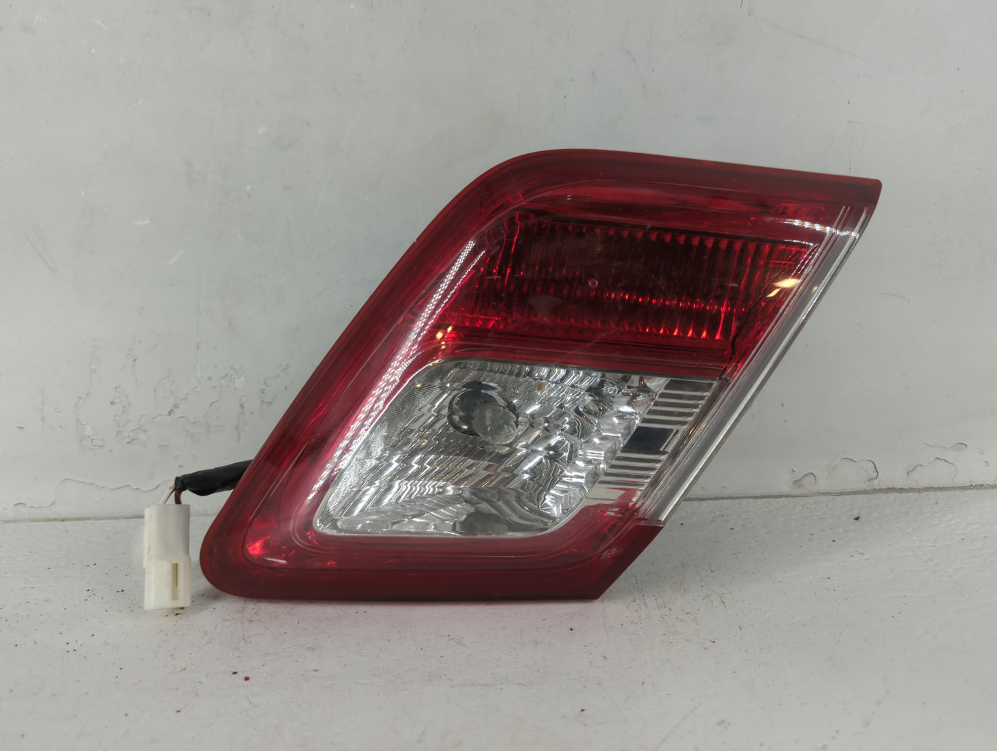 2010-2011 Toyota Camry Tail Light Assembly Passenger Right OEM P/N:06-146 Fits Fits 2010 2011 OEM Used Auto Parts - Oemuseda