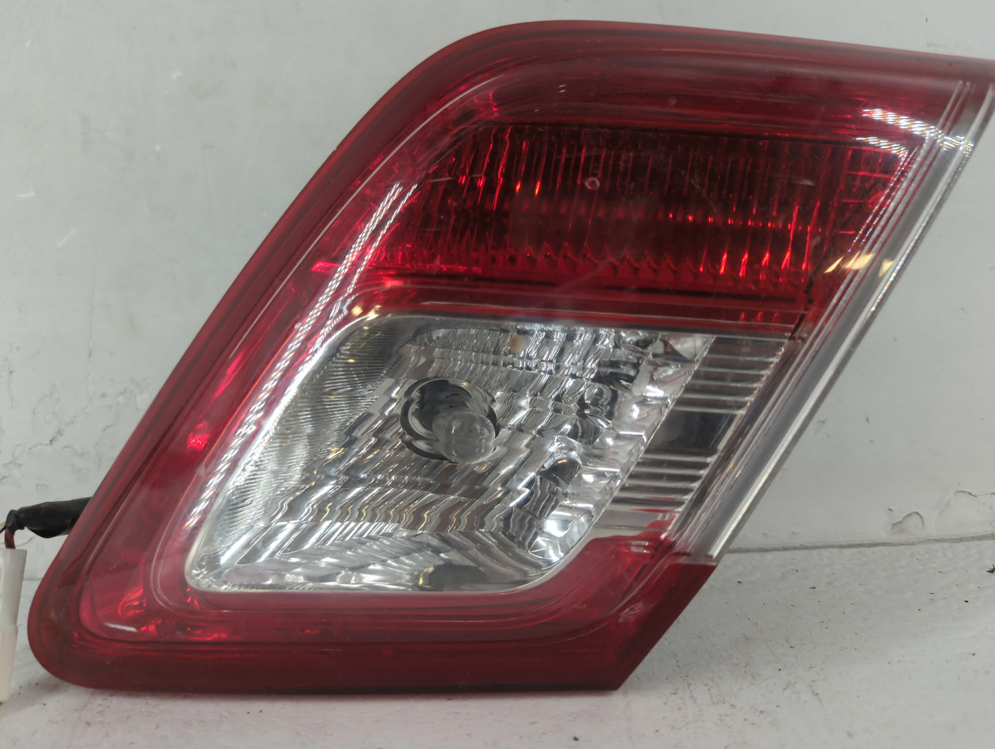 2010-2011 Toyota Camry Tail Light Assembly Passenger Right OEM P/N:06-146 Fits Fits 2010 2011 OEM Used Auto Parts - Oemuseda