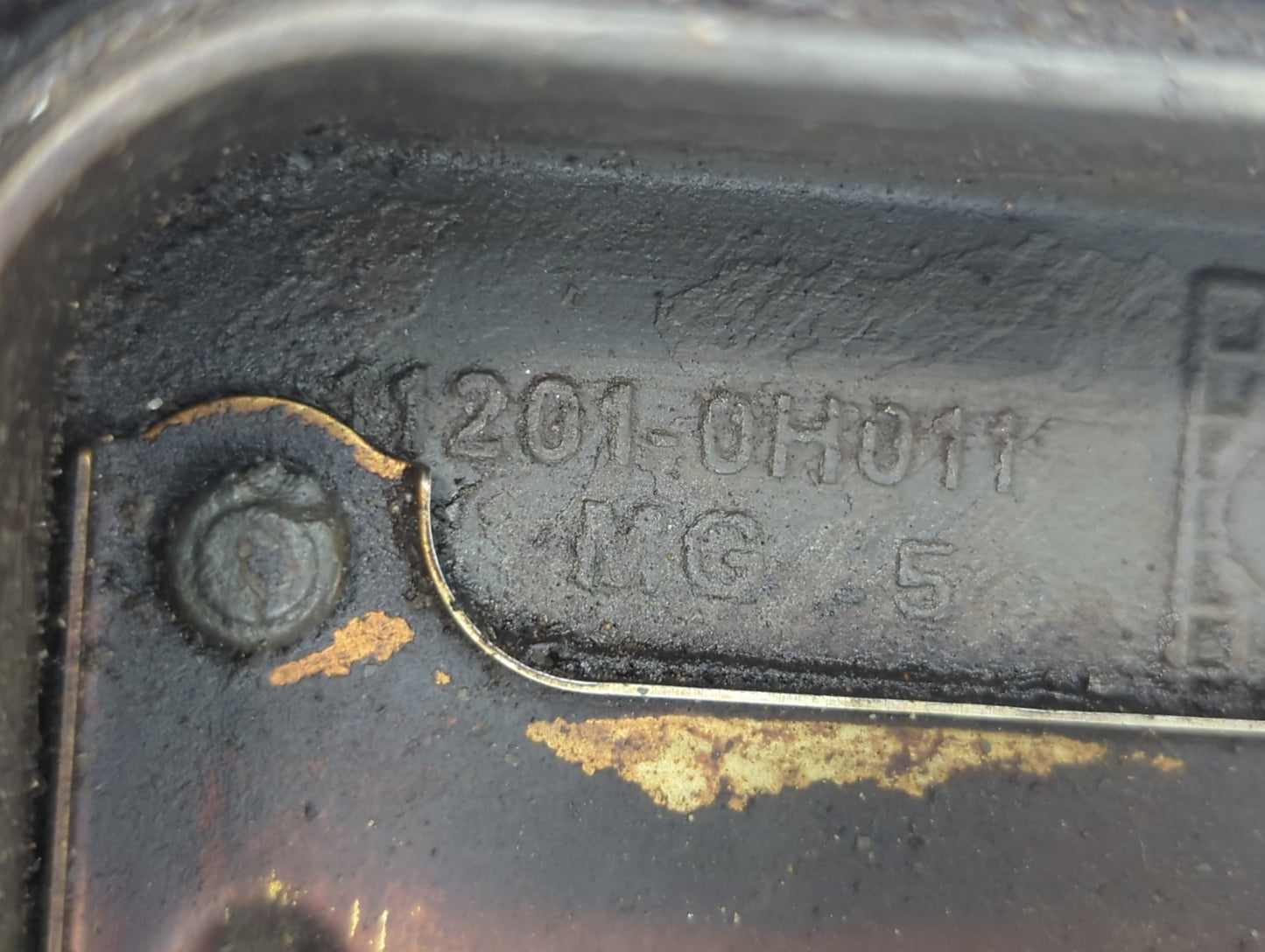 2011 Toyota Camry Driver Left Cylinder Head Valve Cover P/N:11201-0H011 Fits OEM Used Auto Parts - Oemusedautoparts1.com