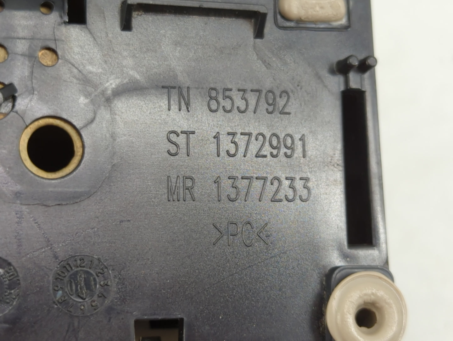 2011 Toyota Camry Overhead Roof Console Interior Dome Light Beige - Oemusedautoparts1.com