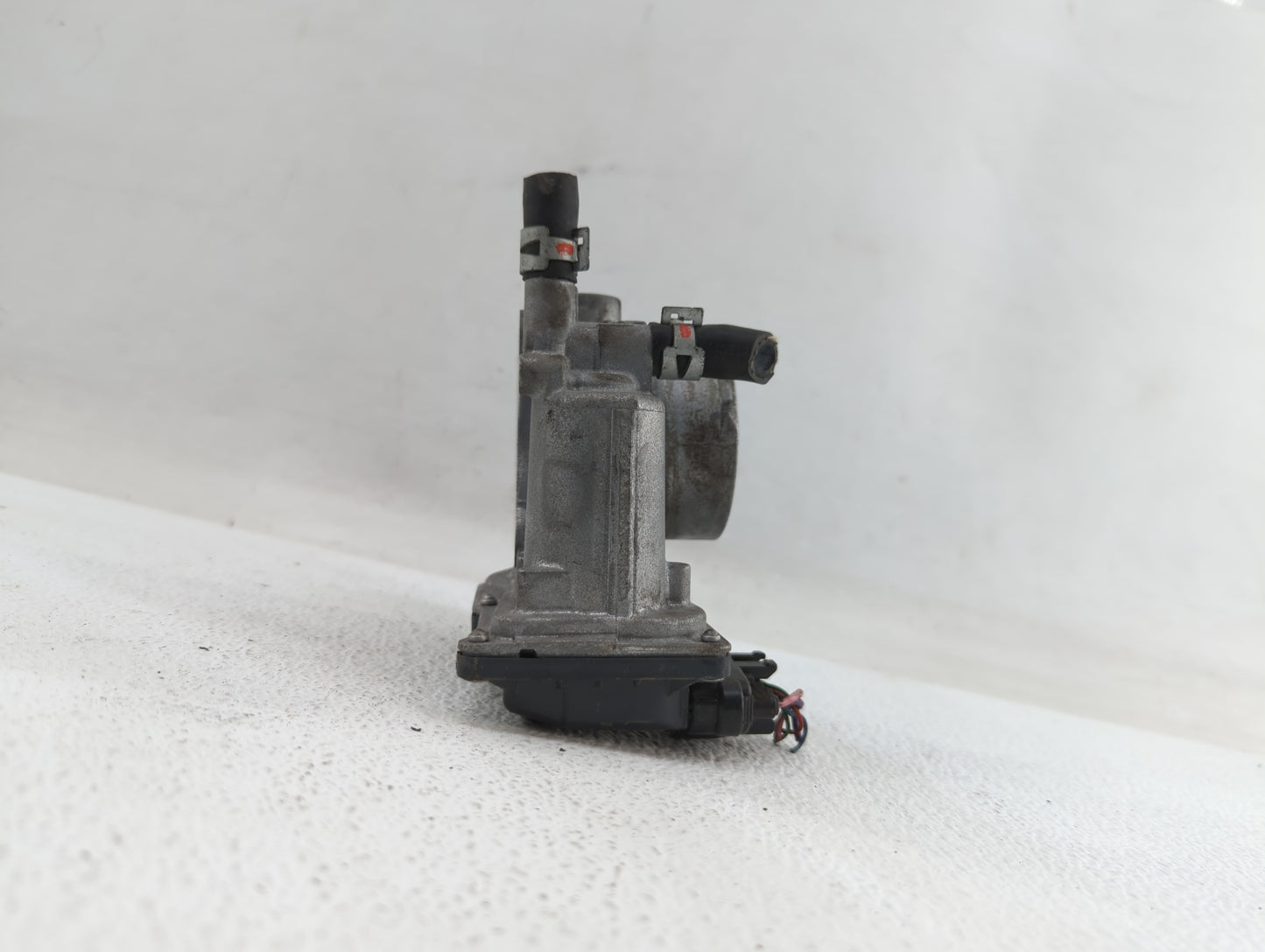 2011-2018 Toyota Corolla Throttle Body P/N:22030-0T080 Fits Fits 2011 2012 2013 2014 2015 2016 2017 2018 OEM Used Auto Parts