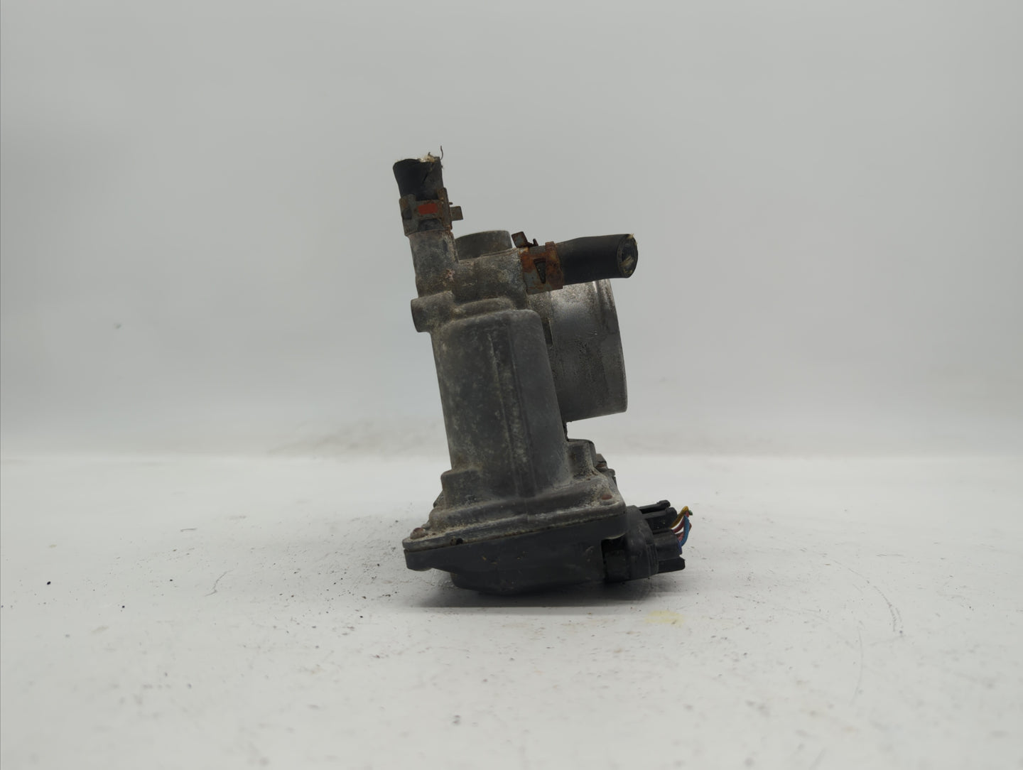 2011-2018 Toyota Corolla Throttle Body P/N:22030-0T080 Fits Fits 2011 2012 2013 2014 2015 2016 2017 2018 OEM Used Auto Parts