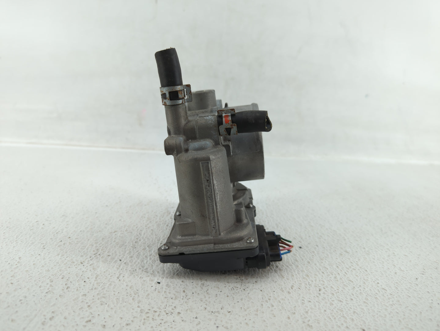 2011-2019 Toyota Corolla Throttle Body P/N:22030-0T080 Fits Fits 2011 2012 2013 2014 2015 2016 2017 2018 2019 OEM Used Auto 