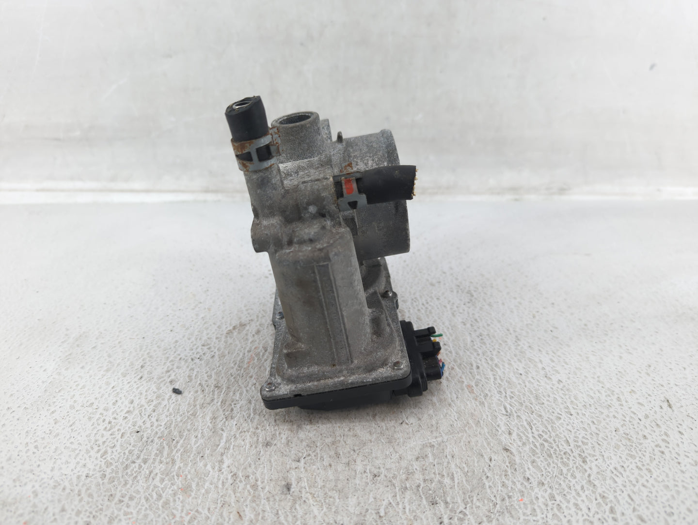 2011-2019 Toyota Corolla Throttle Body P/N:22030-0T080 Fits Fits 2011 2012 2013 2014 2015 2016 2017 2018 2019 OEM Used Auto 