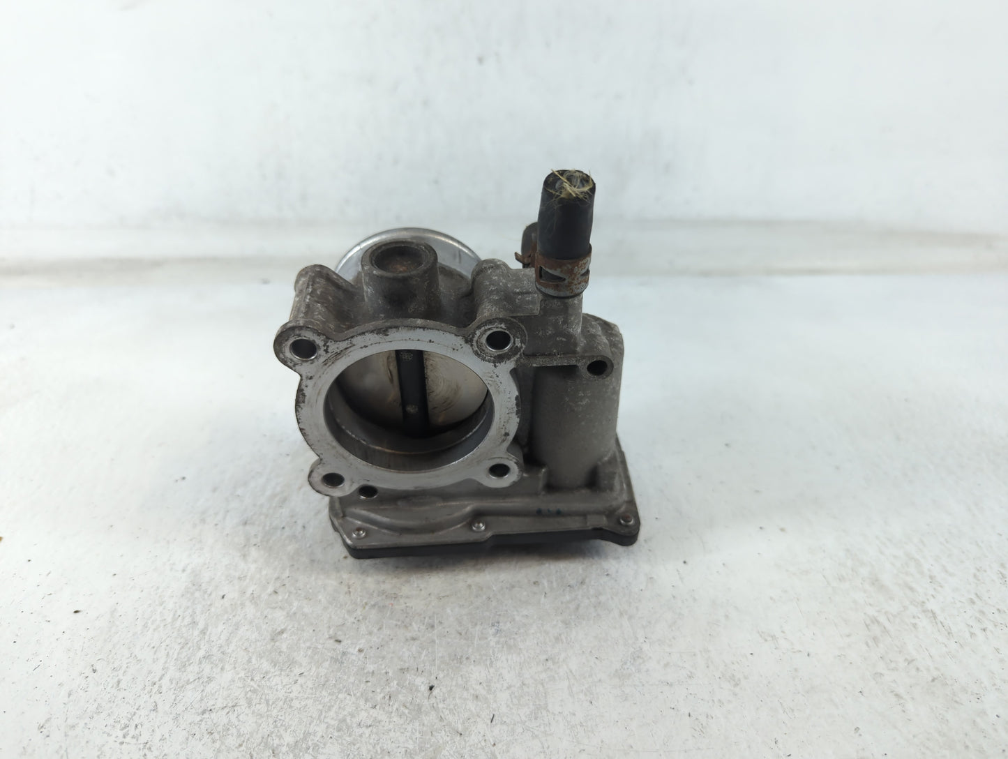 2011-2019 Toyota Corolla Throttle Body P/N:22030-0T080 Fits Fits 2011 2012 2013 2014 2015 2016 2017 2018 2019 OEM Used Auto 