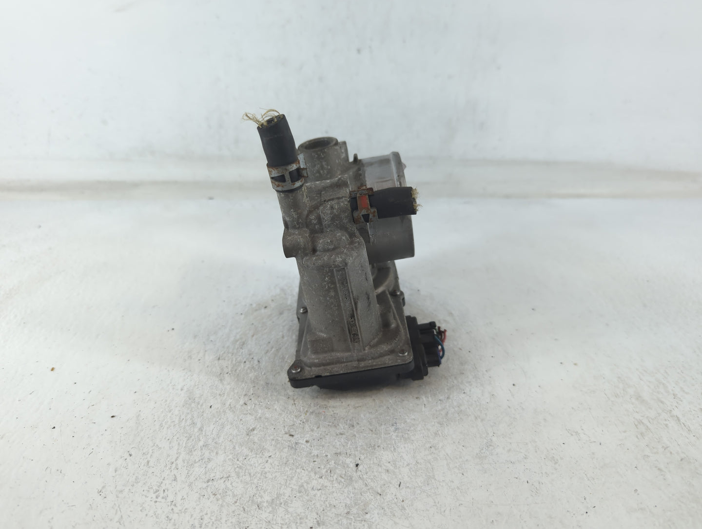 2011-2019 Toyota Corolla Throttle Body P/N:22030-0T080 Fits Fits 2011 2012 2013 2014 2015 2016 2017 2018 2019 OEM Used Auto 
