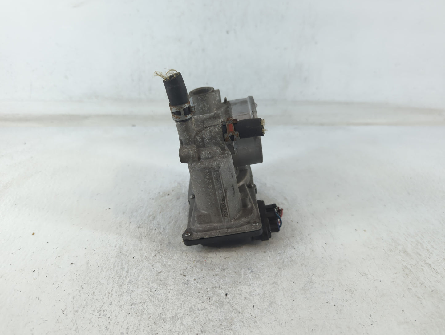 2011-2019 Toyota Corolla Throttle Body P/N:22030-0T080 Fits Fits 2011 2012 2013 2014 2015 2016 2017 2018 2019 OEM Used Auto 