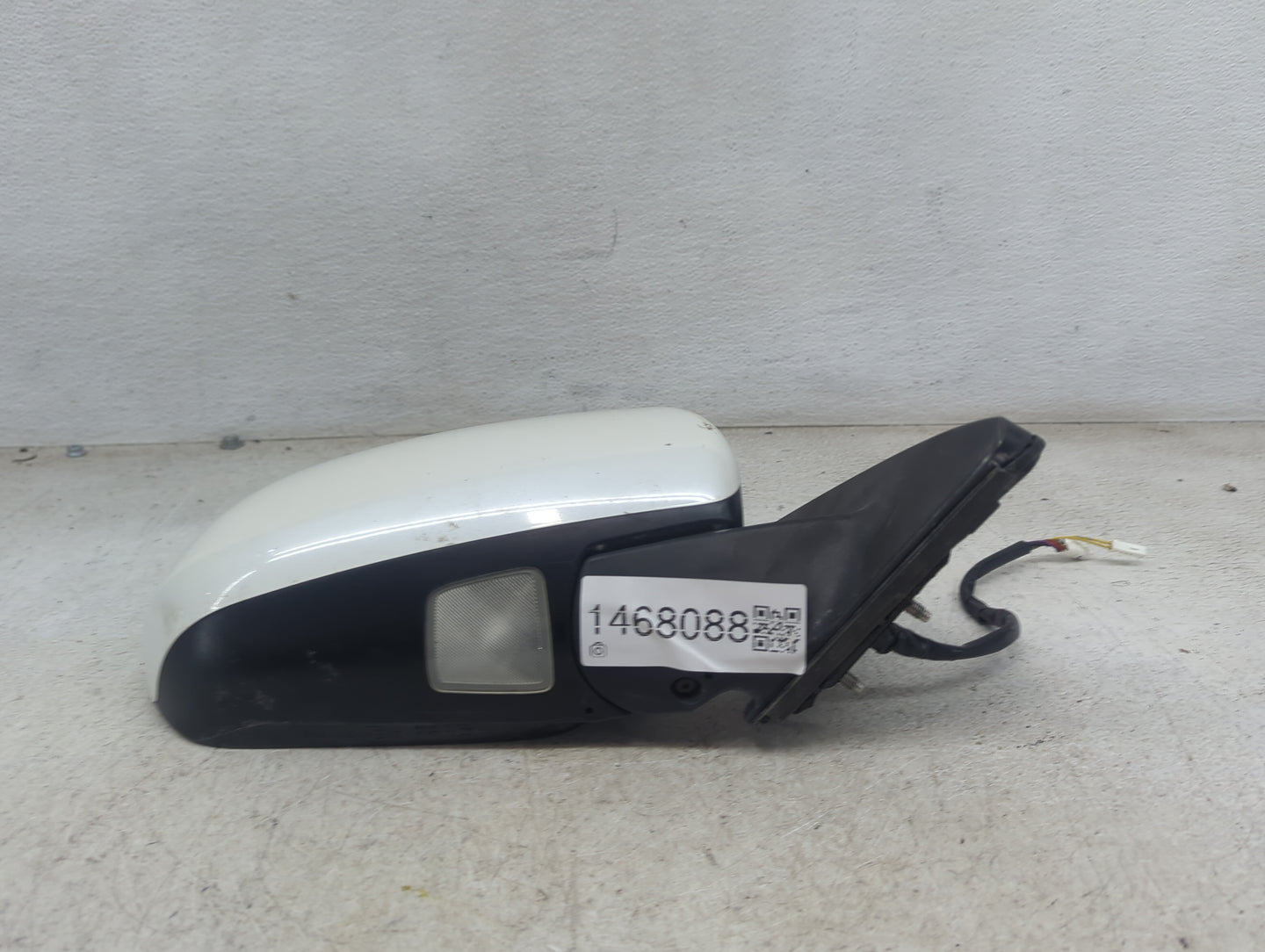 2008-2013 Toyota Highlander Passenger Side View Mirror - Right Door Mirror OEM Used - Oemusedautoparts1.com