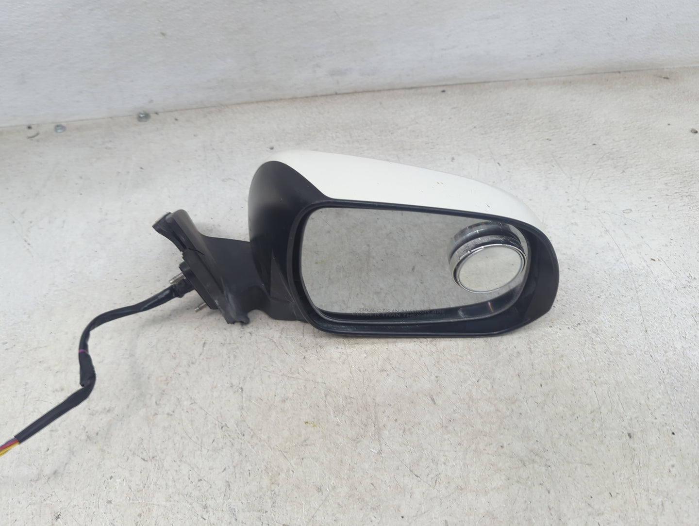 2008-2013 Toyota Highlander Passenger Side View Mirror - Right Door Mirror OEM Used - Oemusedautoparts1.com