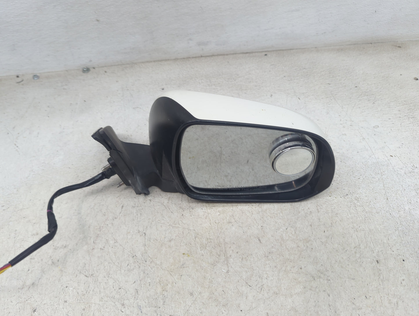 2008-2013 Toyota Highlander Passenger Side View Mirror - Right Door Mirror OEM Used - Oemusedautoparts1.com