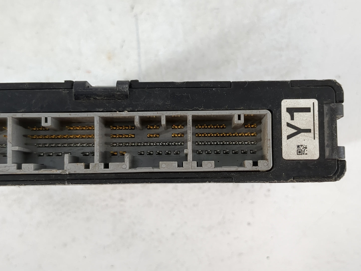 2010-2011 Toyota Prius Chassis Control Module Ccm Bcm Body Control - Oemusedautoparts1.com