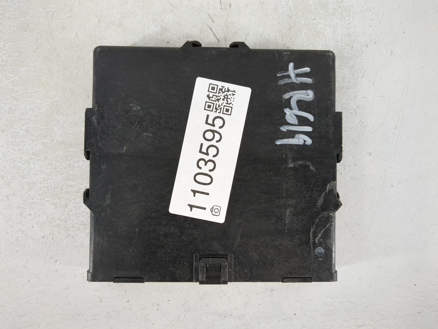 2010-2011 Toyota Prius Chassis Control Module Ccm Bcm Body Control - Oemusedautoparts1.com