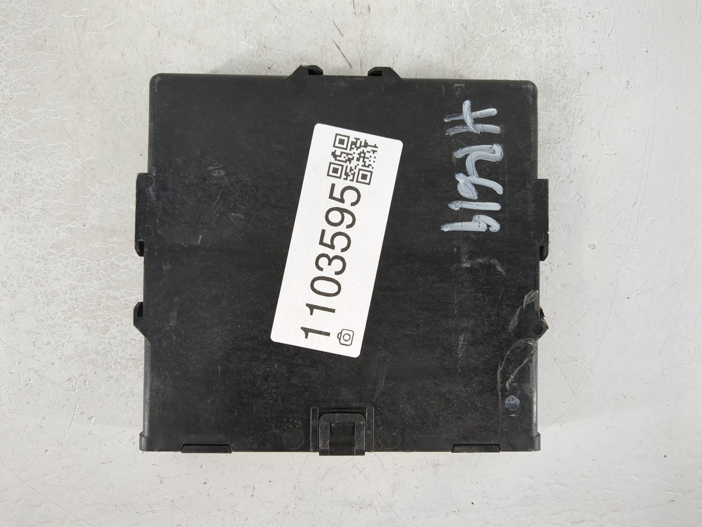 2010-2011 Toyota Prius Chassis Control Module Ccm Bcm Body Control - Oemusedautoparts1.com