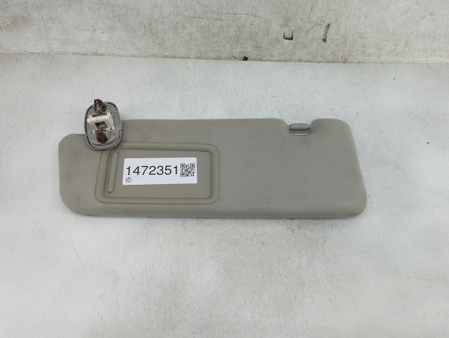 2010-2011 Toyota Prius Sun Visor Shade Replacement Driver Left Mirror Fits Fits 2010 2011 OEM Used Auto Parts - Oemusedautop