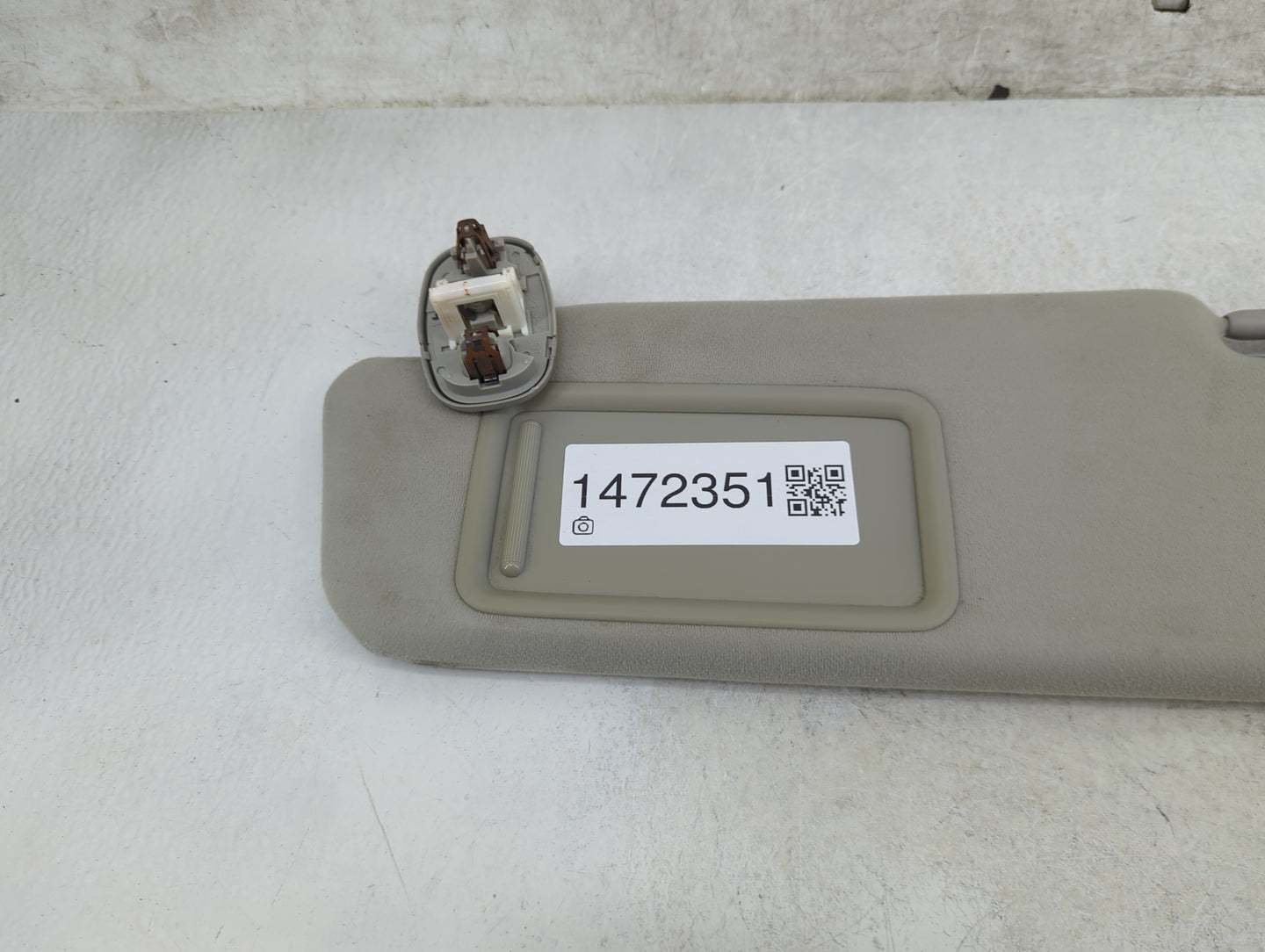 2010-2011 Toyota Prius Sun Visor Shade Replacement Driver Left Mirror Fits Fits 2010 2011 OEM Used Auto Parts - Oemusedautop