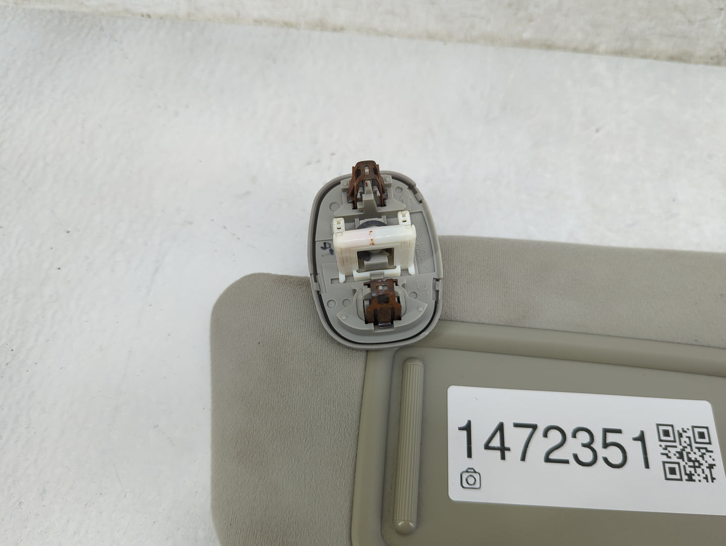 2010-2011 Toyota Prius Sun Visor Shade Replacement Driver Left Mirror Fits Fits 2010 2011 OEM Used Auto Parts - Oemusedautop