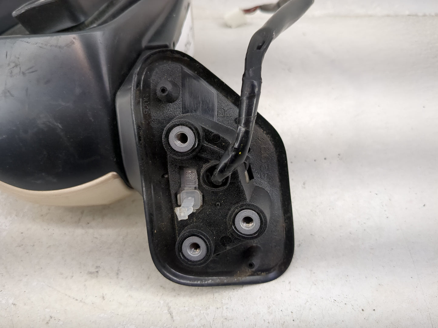 2010-2015 Toyota Prius Passenger Side View Mirror - Right Door Mirror OEM Used - Oemusedautoparts1.com