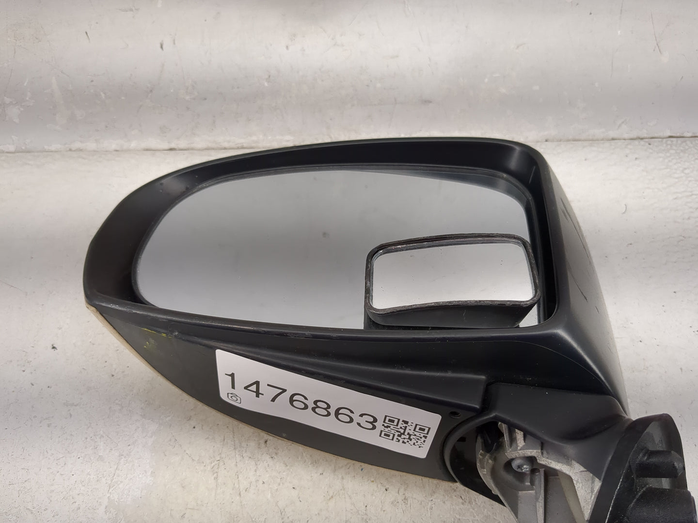 2010-2015 Toyota Prius Driver Side View Mirror - Left Door Mirror OEM Used - Oemusedautoparts1.com
