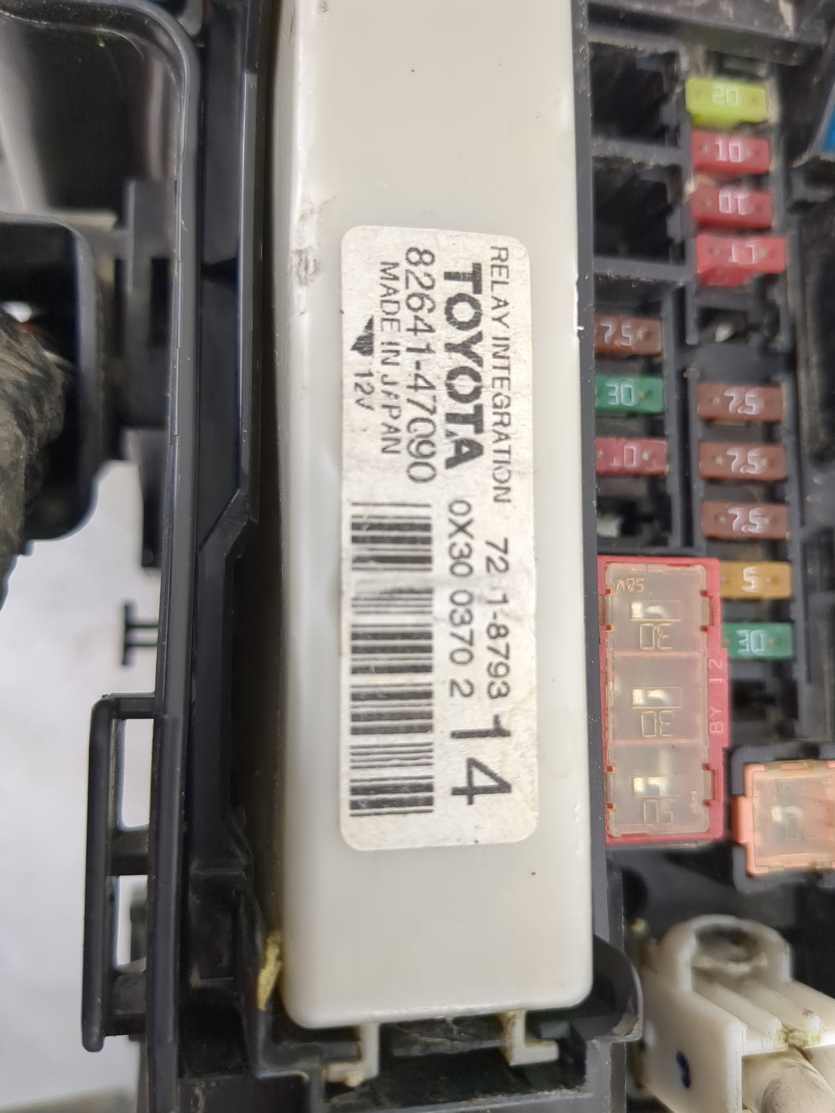 2011 Toyota Prius Fusebox Fuse Box Panel Relay Module P/N:82641-47Q90 82741-47090 Fits OEM Used Auto Parts - Oemusedautopart