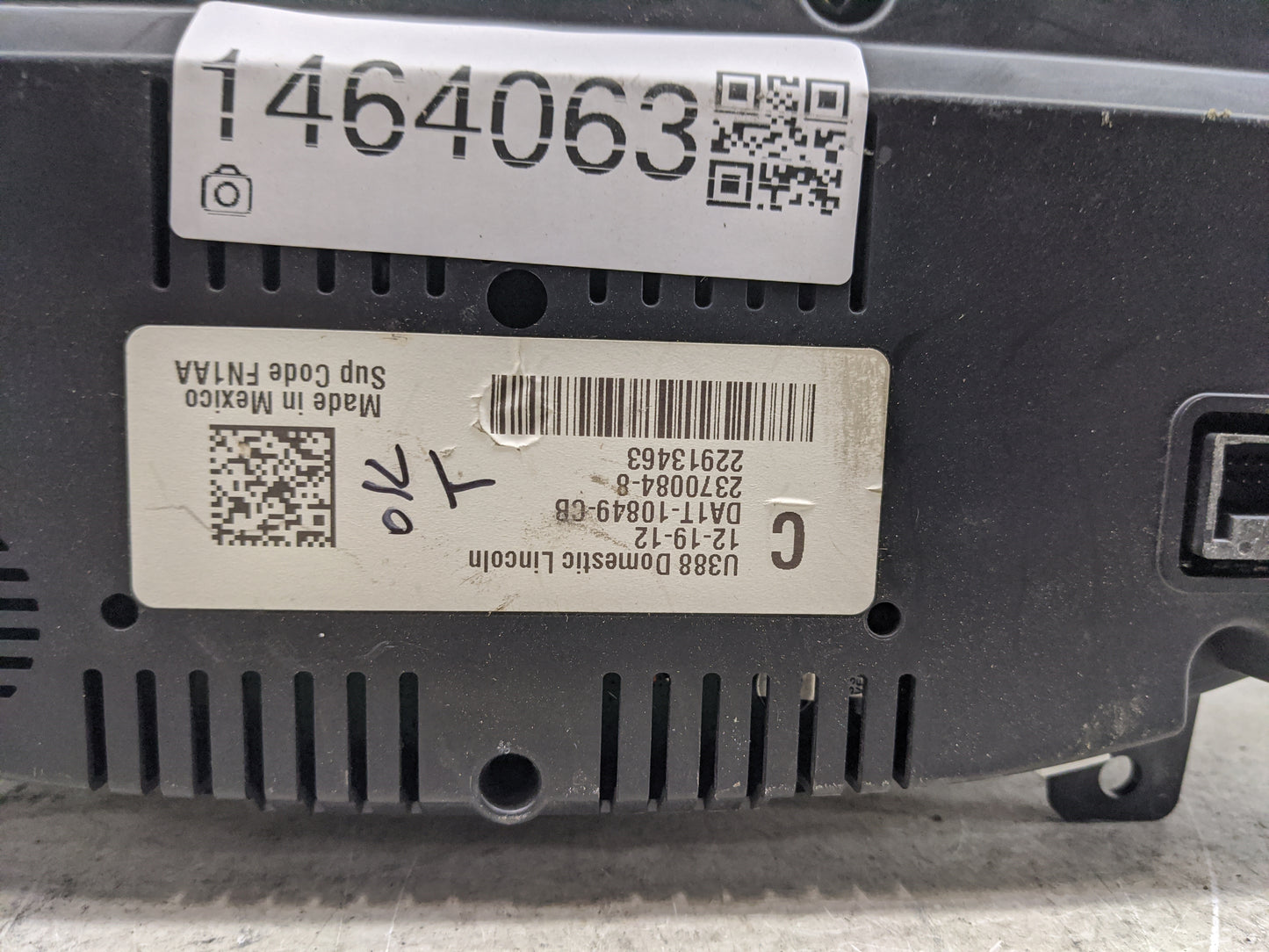 2010-2012 Toyota Rav4 Instrument Cluster Speedometer Gauges P/N:DA1T-10849-CB Miles: Fits Fits 2010 2011 2012 OEM Used Auto 