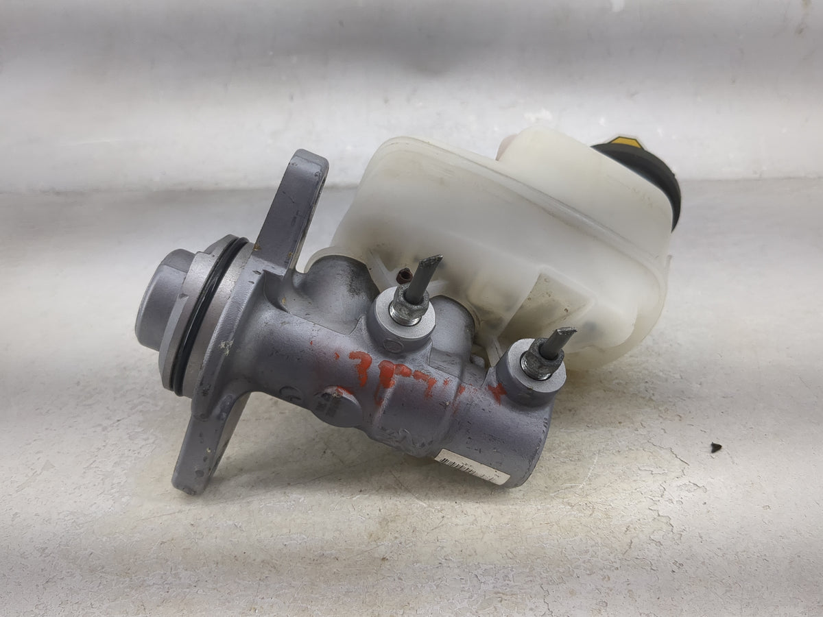 2006-2012 Toyota Rav4 Brake Master Cylinder 1512701 - Oemusedautoparts1.com