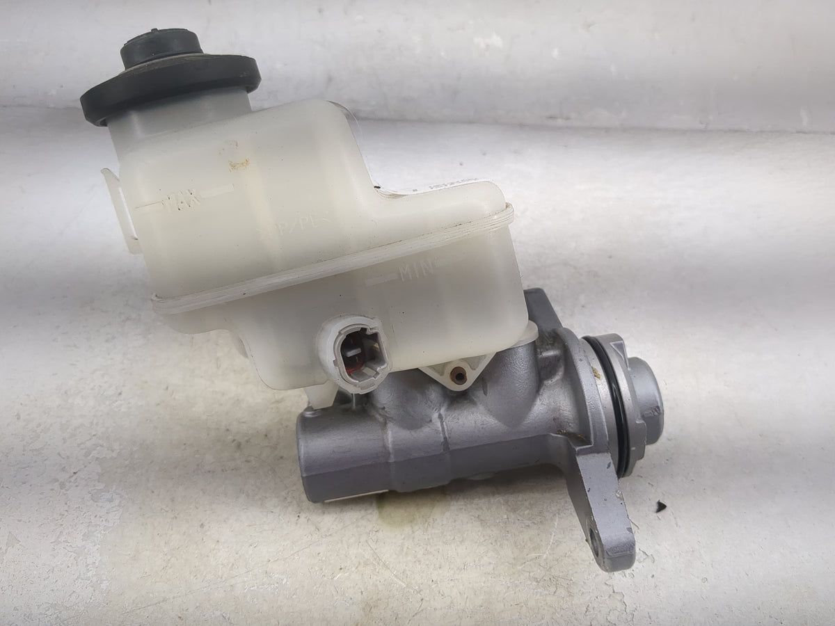2006-2012 Toyota Rav4 Brake Master Cylinder 1512701 - Oemusedautoparts1.com
