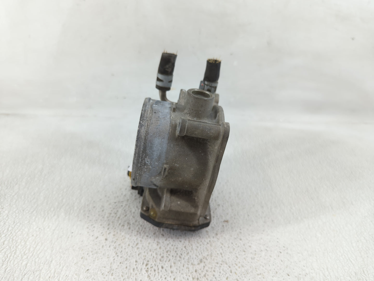 2007-2016 Toyota Sienna Throttle Body P/N:22030-0P050 Fits OEM Used Auto Parts - Oemusedautoparts1.com