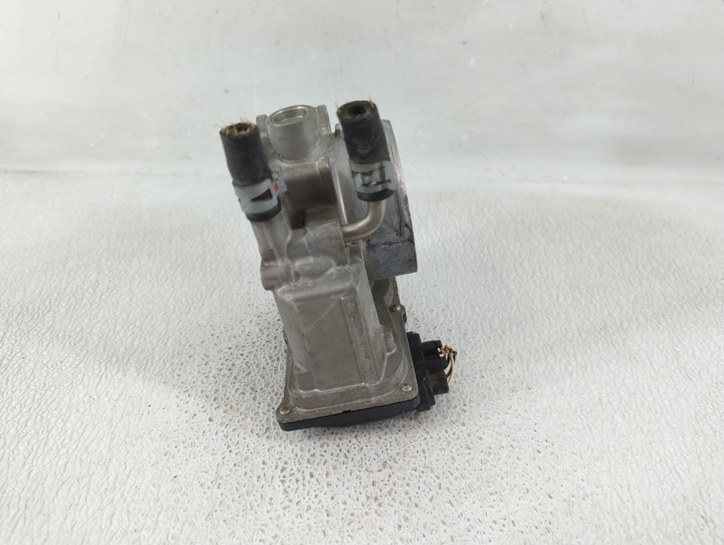 2007-2016 Toyota Sienna Throttle Body P/N:22030-0P050 Fits OEM Used Auto Parts - Oemusedautoparts1.com