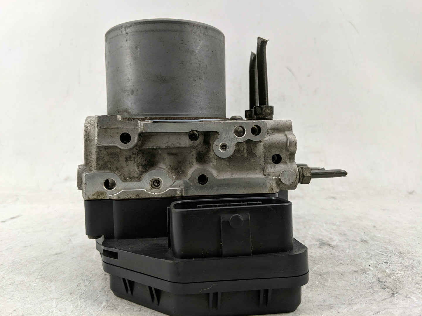 2011 Toyota Sienna ABS Pump Control Module Replacement P/N:89541-08170 44540-08170, 133800-6190 Fits OEM Used Auto Parts - O