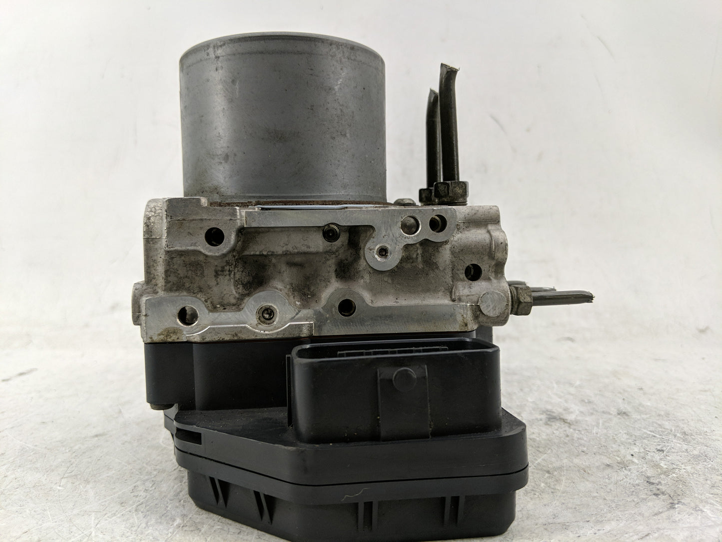 2011 Toyota Sienna ABS Pump Control Module Replacement P/N:89541-08170 44540-08170, 133800-6190 Fits OEM Used Auto Parts - O