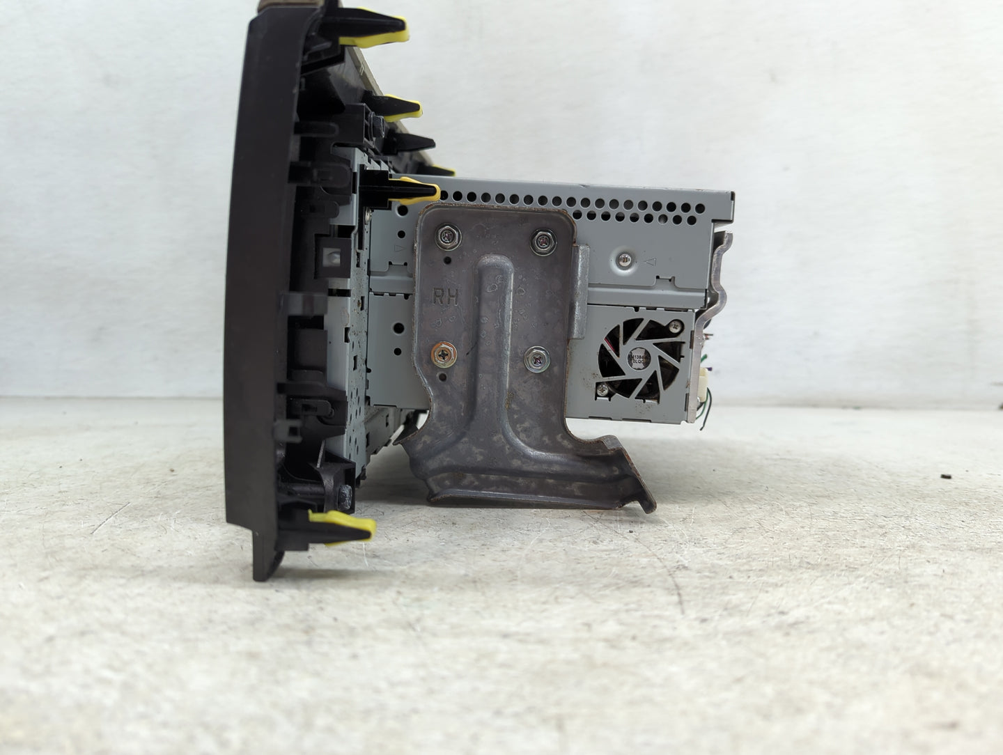 2011-2014 Toyota Sienna Radio AM FM Cd Player Receiver Replacement P/N:86120-08270 Fits Fits 2011 2012 2013 2014 OEM Used Au
