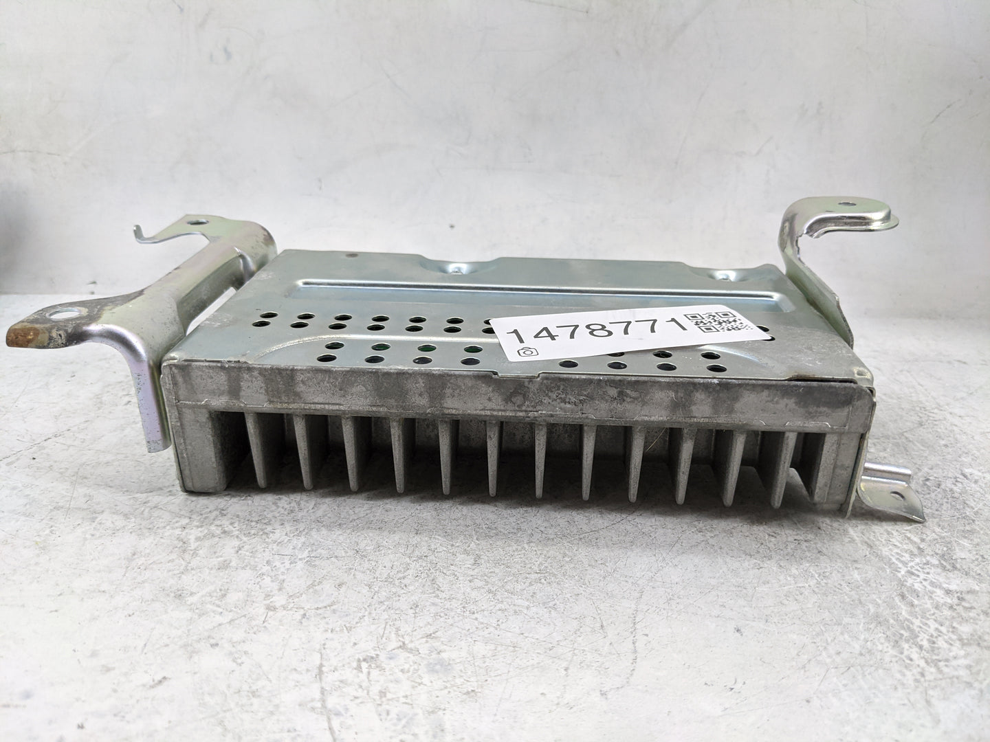 2011-2014 Toyota Sienna Radio Speaker Amplifier 86280-08031 - Oemusedautoparts1.com