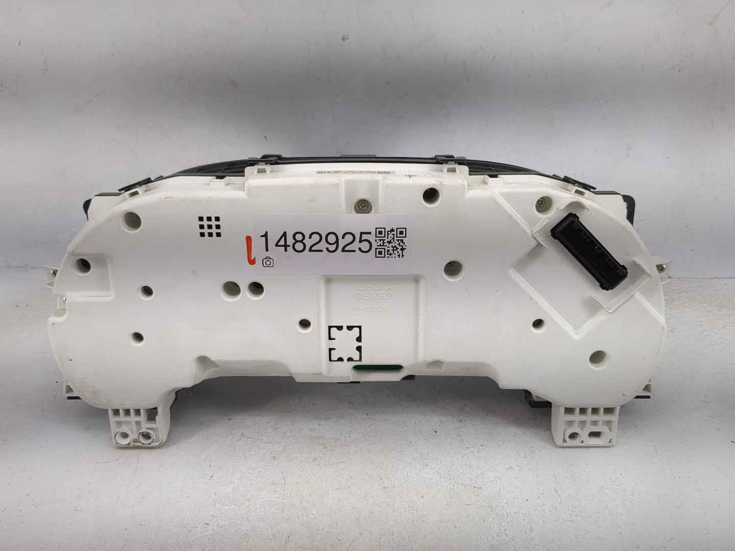 2011-2014 Toyota Sienna Instrument Cluster Speedometer Gauges P/N:83800-08370-00 TN257450-5784 Miles: Fits OEM Used Auto Par