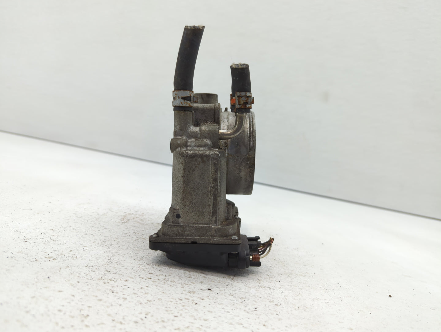 2007-2016 Toyota Sienna Throttle Body P/N:22030-0P050 Fits OEM Used Auto Parts - Oemusedautoparts1.com