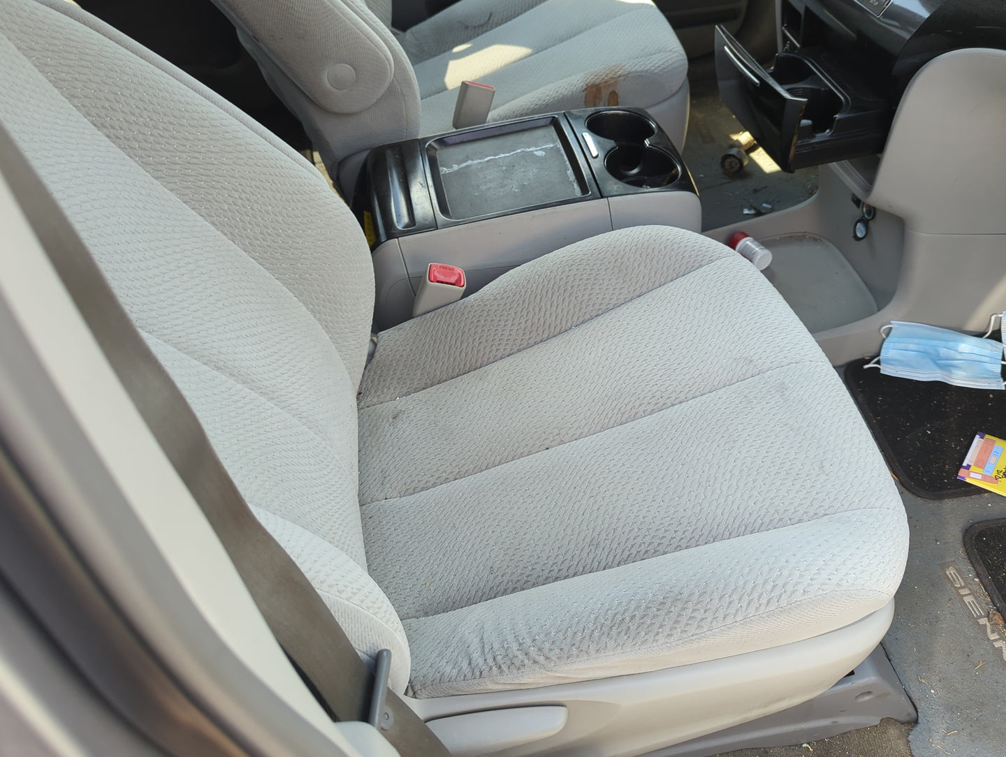 2011-2011 Toyota Sienna Passenger Front Seat Oem - Oemusedautoparts1.com