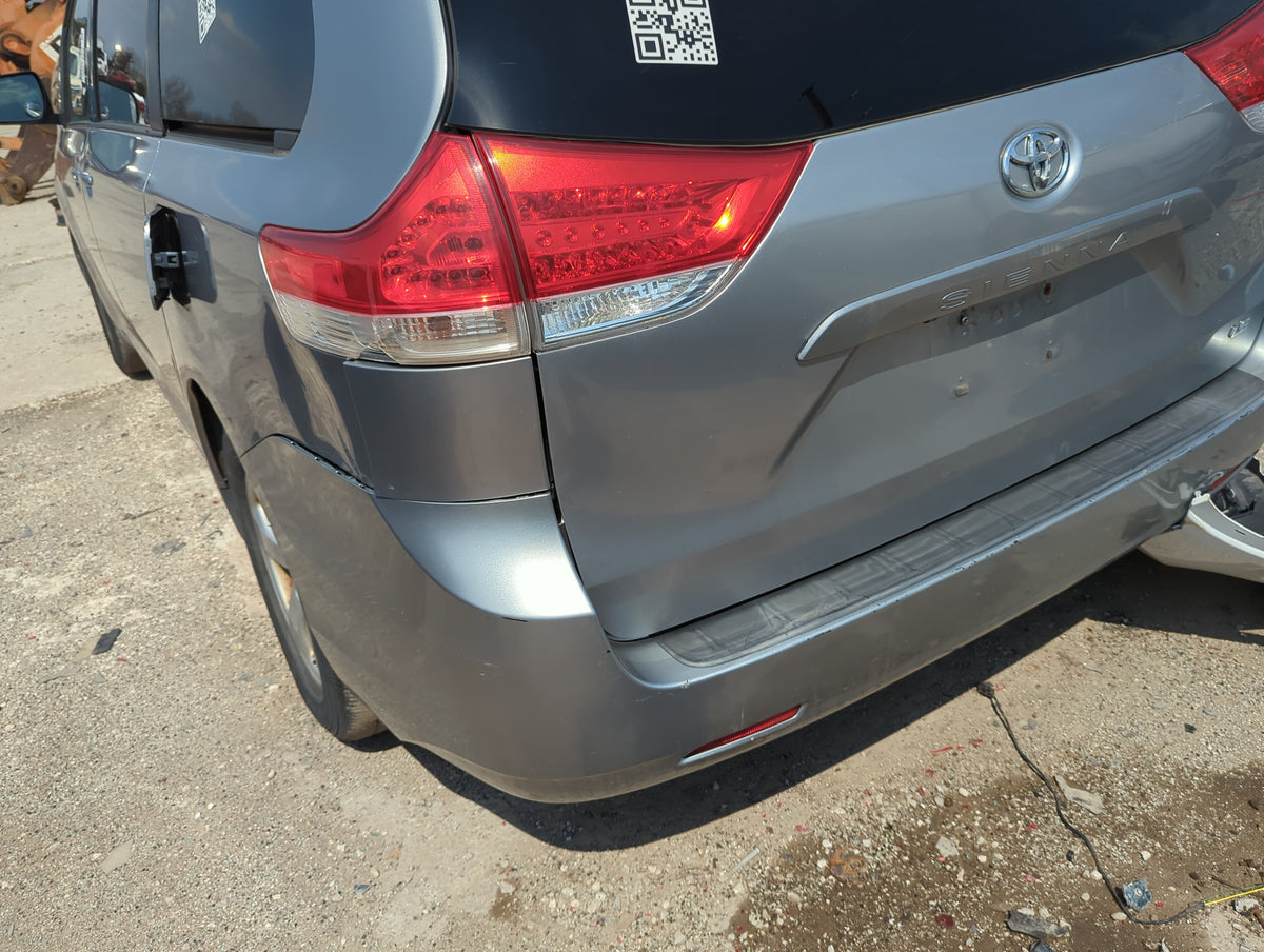 2011-2017 Toyota Sienna Rear Bumper Assembly Oem - Oemusedautoparts1.com