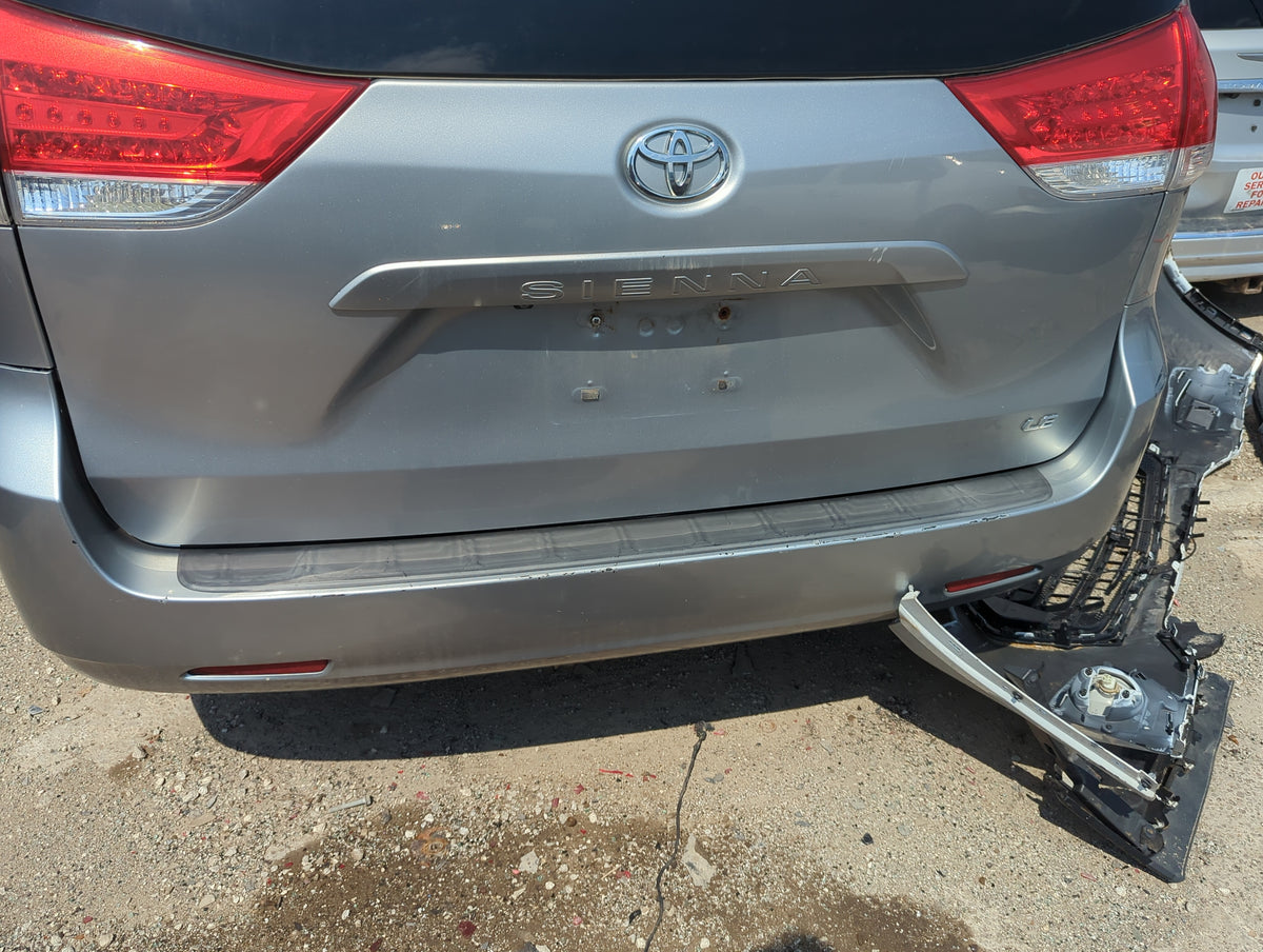 2011-2017 Toyota Sienna Rear Bumper Assembly Oem - Oemusedautoparts1.com