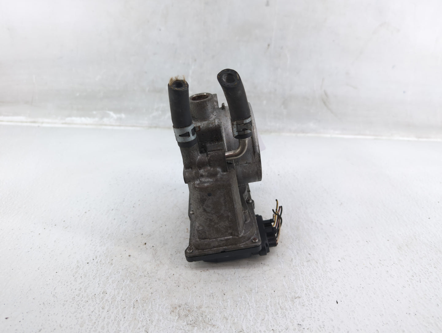 2007-2016 Toyota Sienna Throttle Body P/N:22030-0P050 Fits OEM Used Auto Parts - Oemusedautoparts1.com