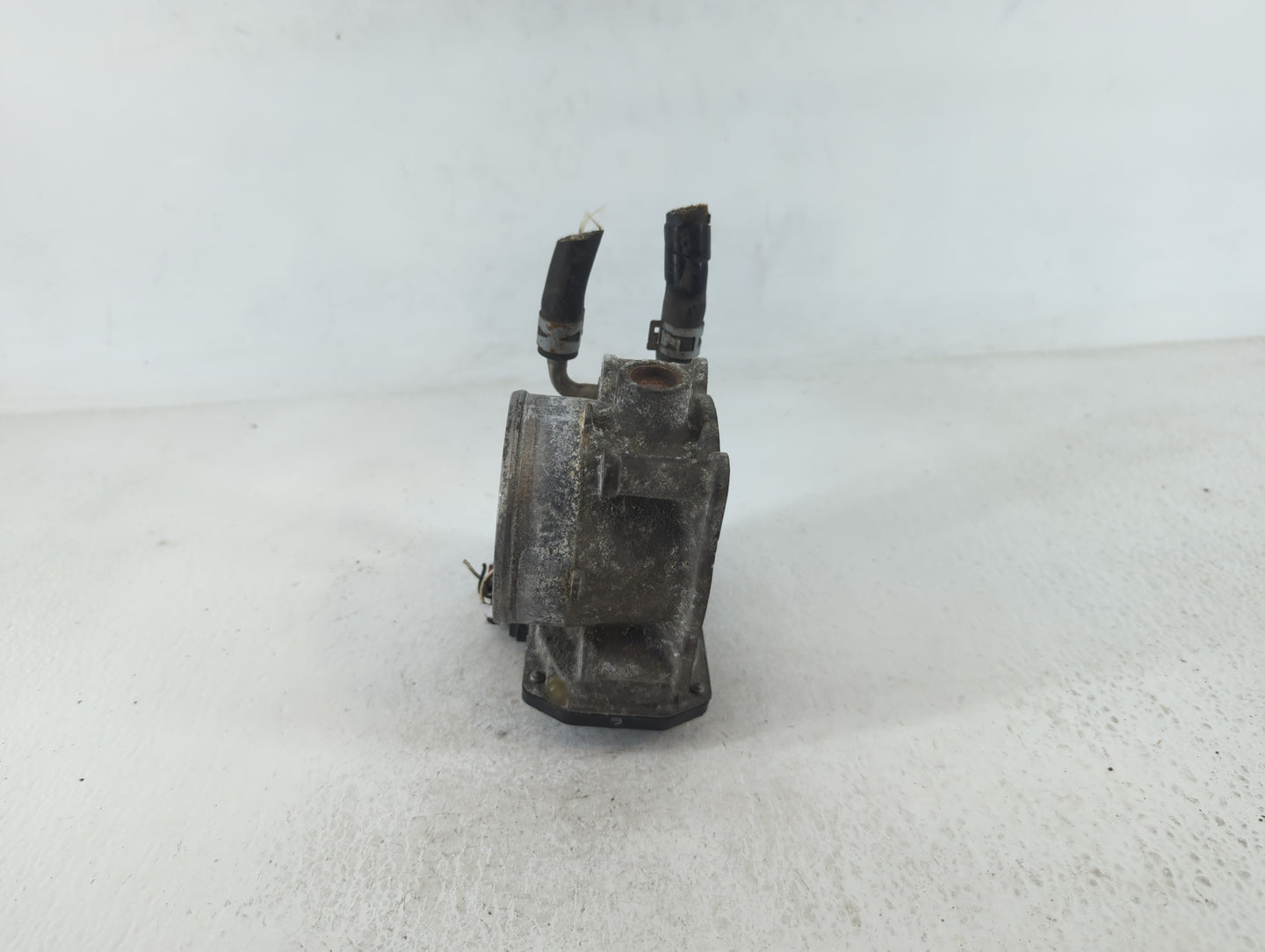 2007-2016 Toyota Sienna Throttle Body P/N:22030-0P050 Fits OEM Used Auto Parts - Oemusedautoparts1.com