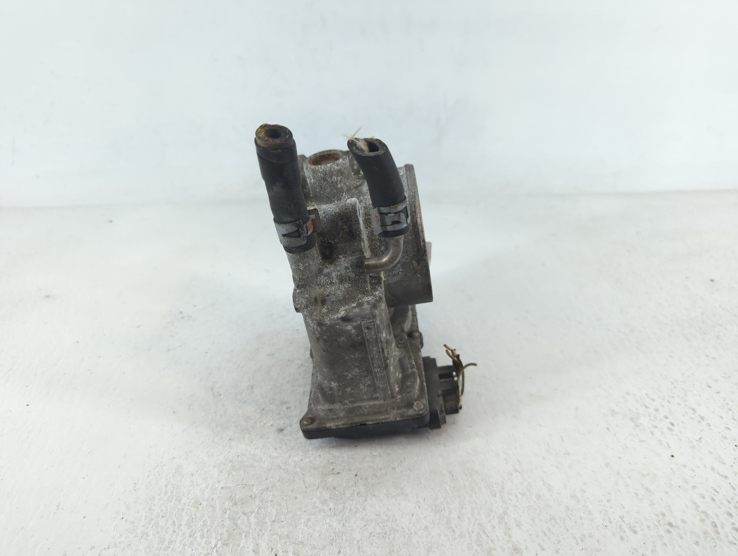 2007-2016 Toyota Sienna Throttle Body P/N:22030-0P050 Fits OEM Used Auto Parts - Oemusedautoparts1.com